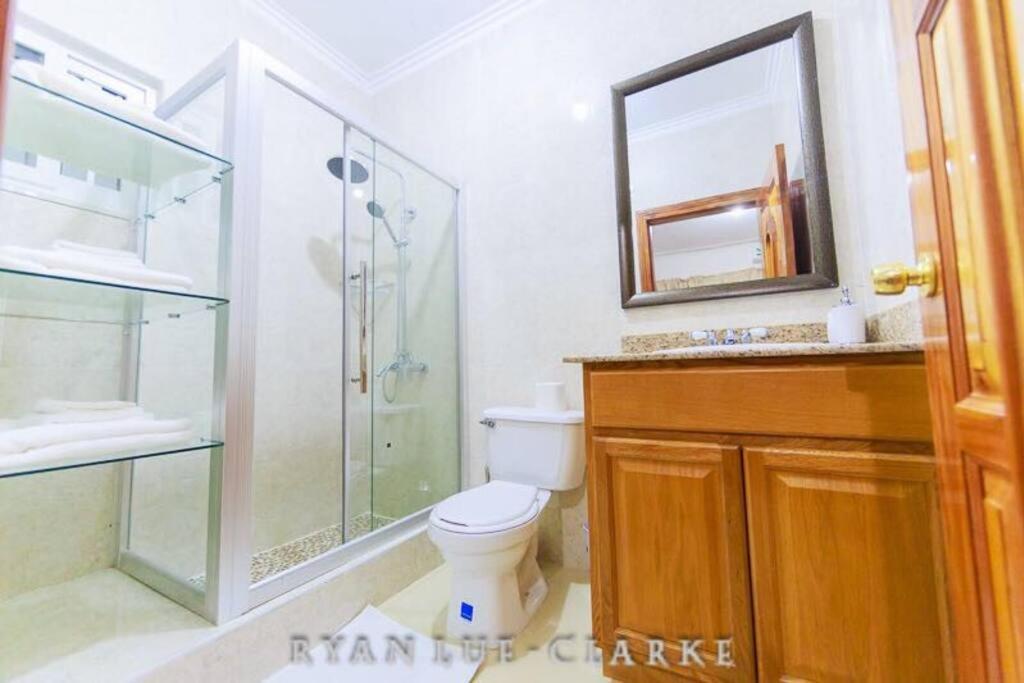 Shan'S Manor.... Excellent Location!!! Kingston Extérieur photo
